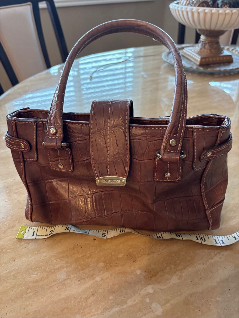 Liz Claiborne purse
Measurements: 11x6x4
Vintage